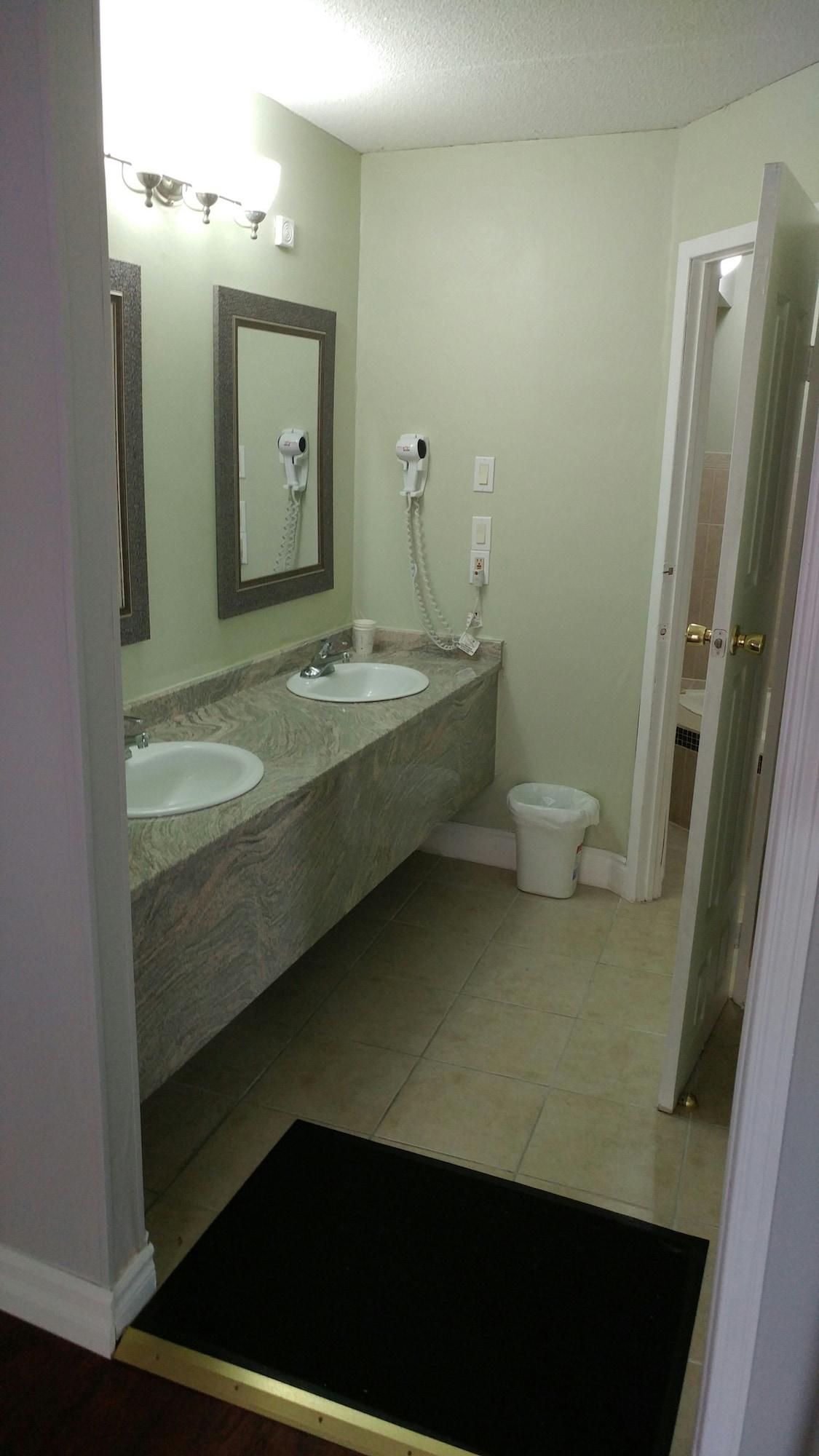 Hotel Super 8 By Wyndham Cambridge/Kitchener/Waterloo Area Extérieur photo